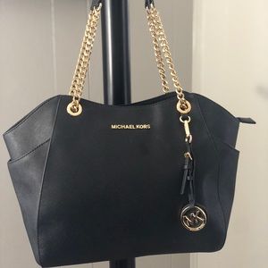 🌿 Michael Khors Black purse 🌿